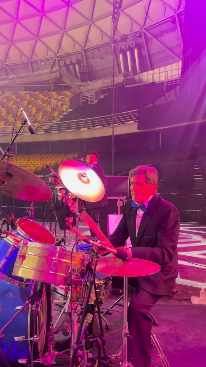 El Papi con la Orquesta Rumba 8. Fiesta de la Primavera, Municipalidad de Santiago, Movistar Arena, agosto de 2026.